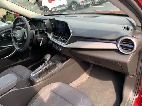Certified 2024 Chevrolet Trax LS w/ LS Convenience Package FWD image 21