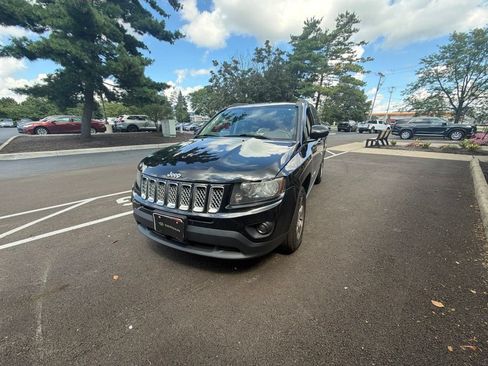 Used 2014 Jeep Compass Latitude FWD image 3