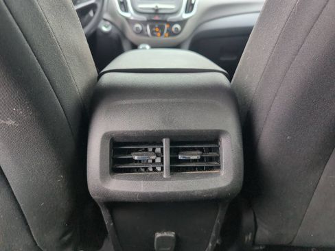 Used 2018 Chevrolet Equinox LS FWD image 19