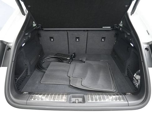 Certified 2025 Porsche Macan Electric RWD image 26