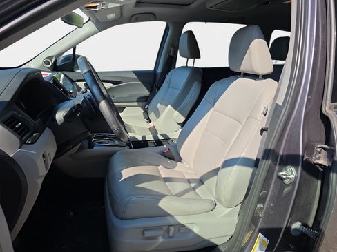Used 2019 Honda Pilot Touring image 5