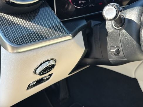 Used 2025 Mercedes-Benz GLC 300 image 26