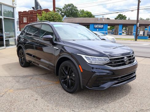 Used 2022 Volkswagen Tiguan SE R-Line AWD/4WD image 7