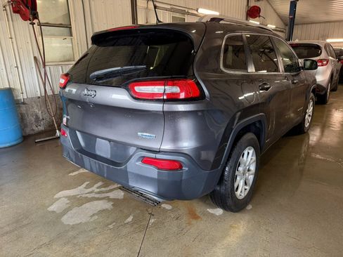Used 2017 Jeep Cherokee Latitude w/ True North Edition AWD/4WD image 6