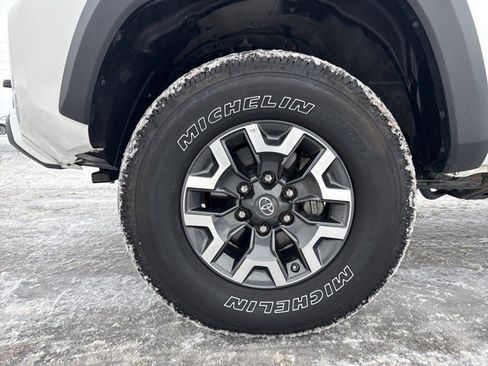 Certified 2023 Toyota Tacoma TRD Off-Road image 5