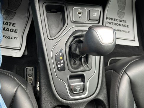 Used 2020 Jeep Cherokee Latitude Plus image 11