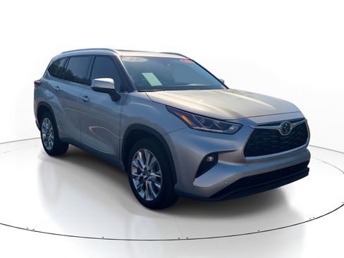 Used 2023 Toyota Highlander Limited image 5