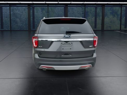 Used 2017 Ford Explorer XLT w/ Equipment Group 201A image 7