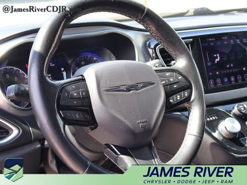 Used 2019 Chrysler Pacifica Touring Plus w/ Advanced Safetytec Group FWD image 23