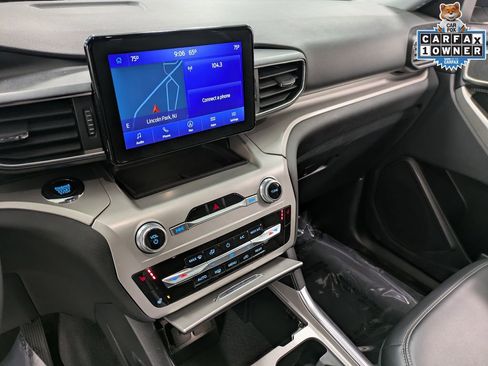 Used 2022 Ford Explorer XLT w/ Equipment Group 202A image 14