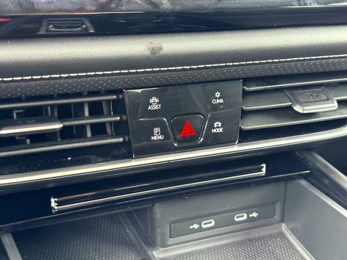 Used 2024 Volkswagen Atlas SE image 26