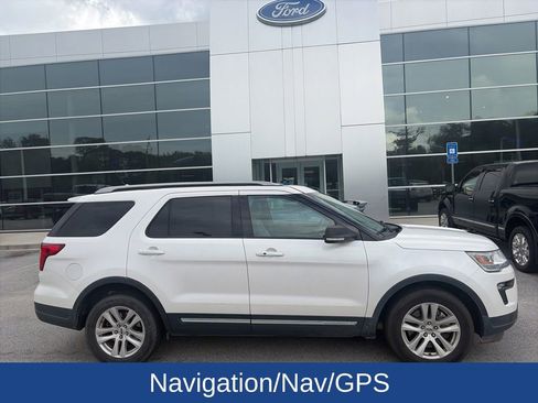 Used 2019 Ford Explorer XLT w/ Equipment Group 202A FWD image 4