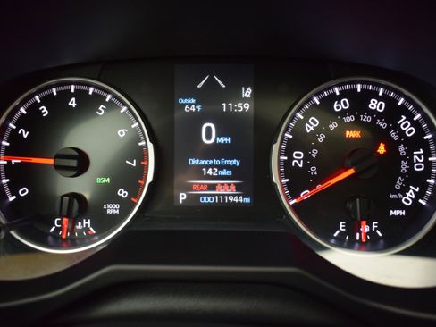 Used 2021 Toyota RAV4 XLE Premium image 19