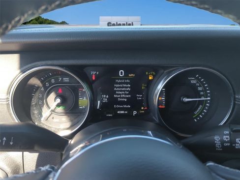 Used 2023 Jeep Wrangler Unlimited Sahara w/ Cold Weather Group AWD/4WD image 17