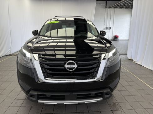 Used 2025 Nissan Pathfinder Platinum w/ Cargo Package AWD/4WD image 2