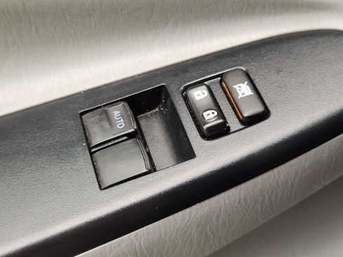 Used 2015 Toyota Tacoma 4x4 Access Cab V6 w/ TRD Off-Road Package image 25