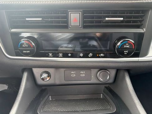 Used 2025 Nissan Rogue SV AWD/4WD image 26