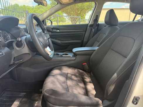 Used 2025 Nissan Altima 2.5 SV FWD image 28