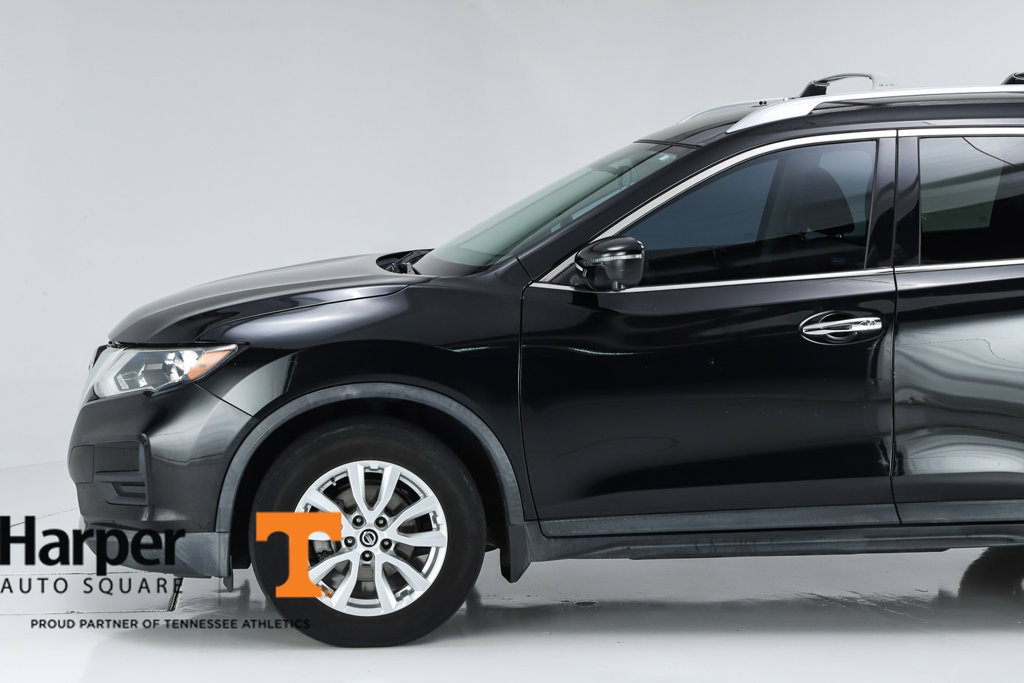 Used 2017 Nissan Rogue SV w/ SV Premium Package FWD image 3