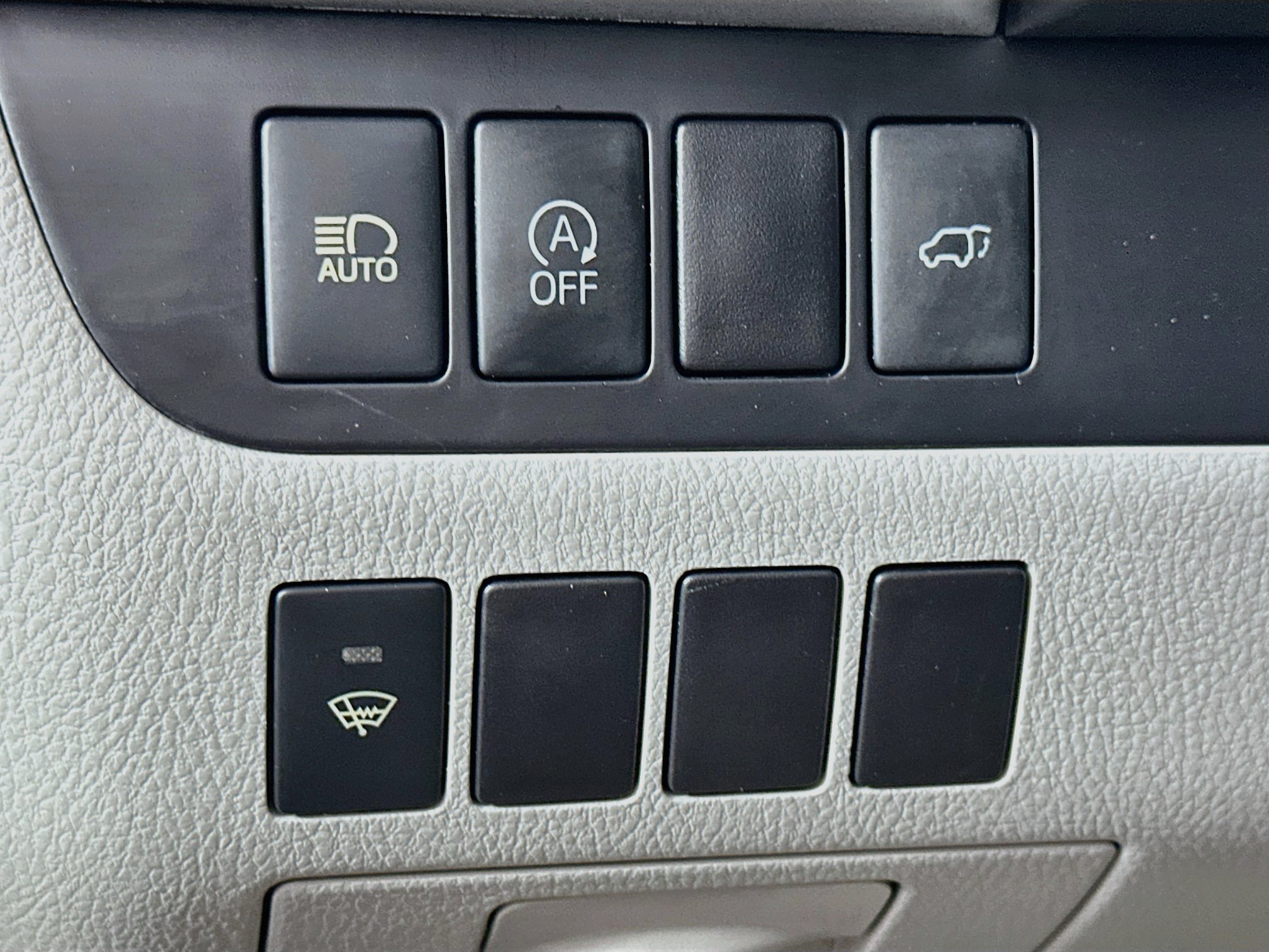 Used 2017 Toyota Highlander XLE w/ Carpet Mat Package AWD/4WD image 17