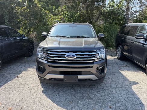 Used 2019 Ford Expedition XLT w/ Equipment Group 202A AWD/4WD image 3