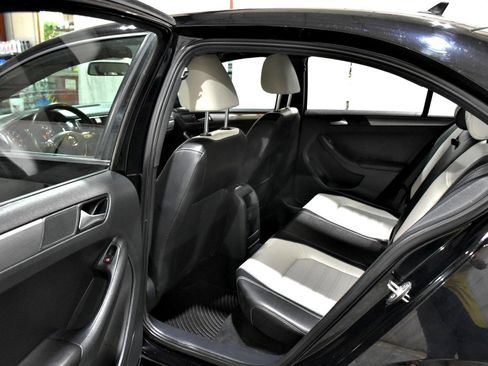 Used 2016 Volkswagen Jetta Sport FWD image 40