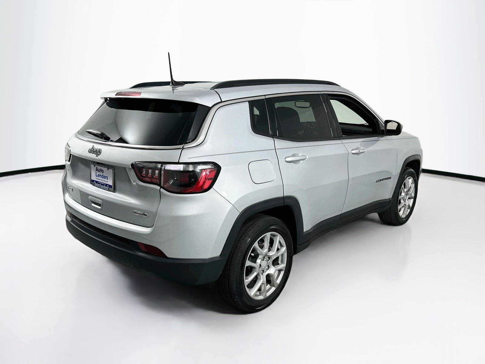 Used 2024 Jeep Compass Latitude AWD/4WD image 5