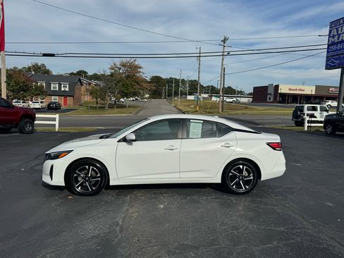 Used 2024 Nissan Sentra SV image 2