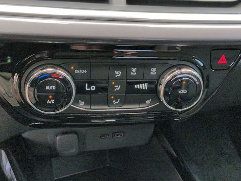 Used 2026 Chevrolet Trax ACTIV w/ Driver Confidence Package FWD image 18