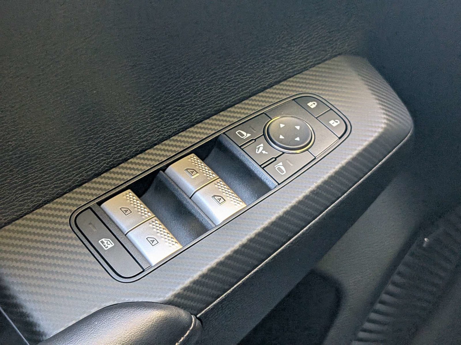 Used 2025 Mitsubishi Outlander AWD image 29
