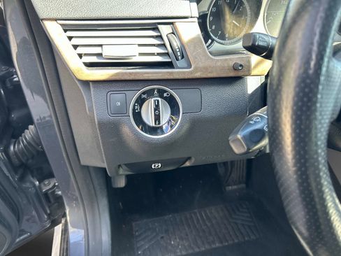 Used 2011 Mercedes-Benz E 550 4MATIC Sedan image 18