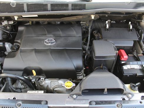 Used 2015 Toyota Sienna LE image 11