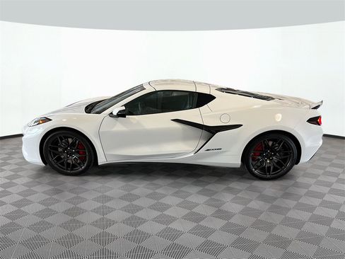 Used 2024 Chevrolet Corvette Z06 image 9