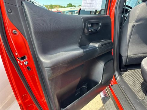 Used 2017 Toyota Tacoma TRD Sport w/ Tow Package (A/T) AWD/4WD image 26
