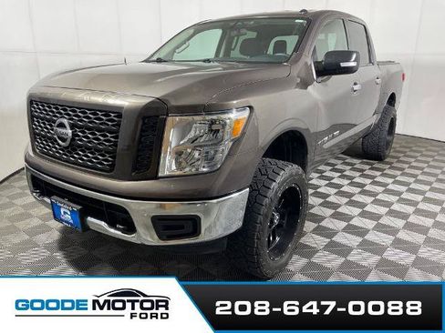Used 2019 Nissan Titan SV AWD/4WD image 4