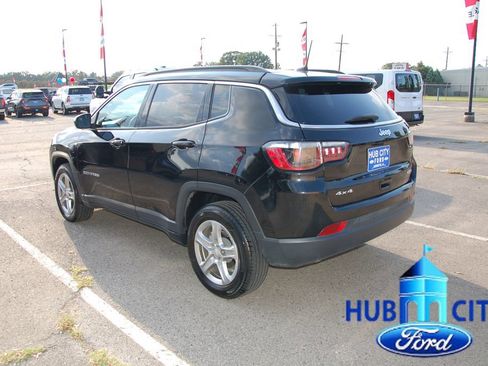 Used 2024 Jeep Compass Latitude AWD/4WD image 3