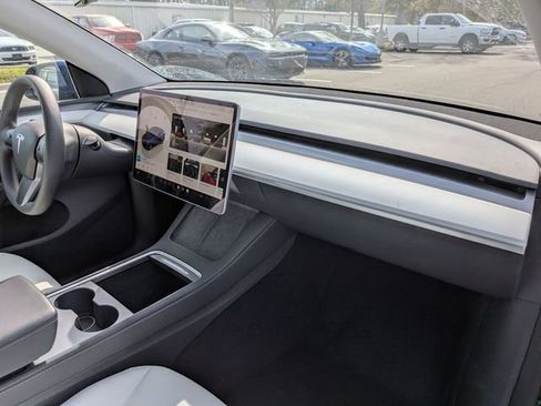 Used 2023 Tesla Model Y Long Range AWD/4WD image 41