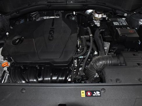 Used 2024 Kia Sorento S image 10