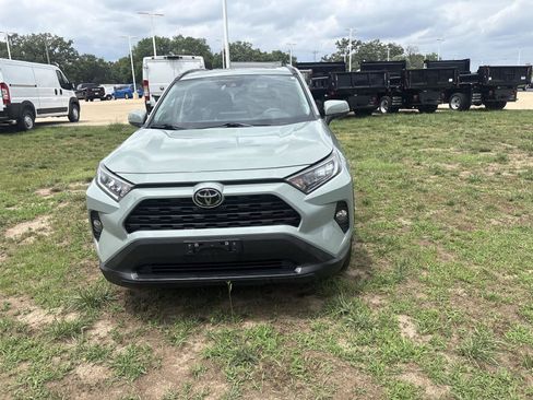 Used 2021 Toyota RAV4 XLE Premium AWD/4WD image 2