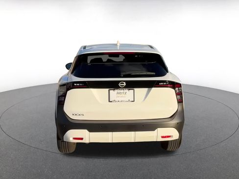 Used 2025 Nissan Kicks SV image 7