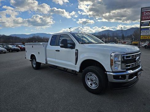 New 2026 Ford F350 XL w/ XL Chrome Package image 3