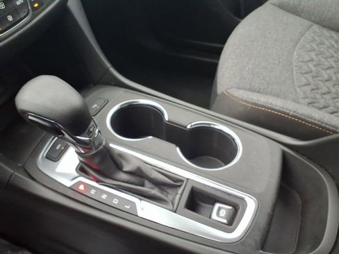 Used 2022 Chevrolet Equinox LT w/ Driver Convenience Package image 18