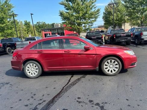 Used 2013 Chrysler 200 LX FWD image 5