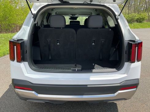 Used 2025 Kia Sorento S AWD/4WD image 9