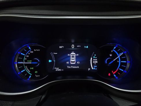 Used 2024 Chrysler Pacifica Limited FWD image 16