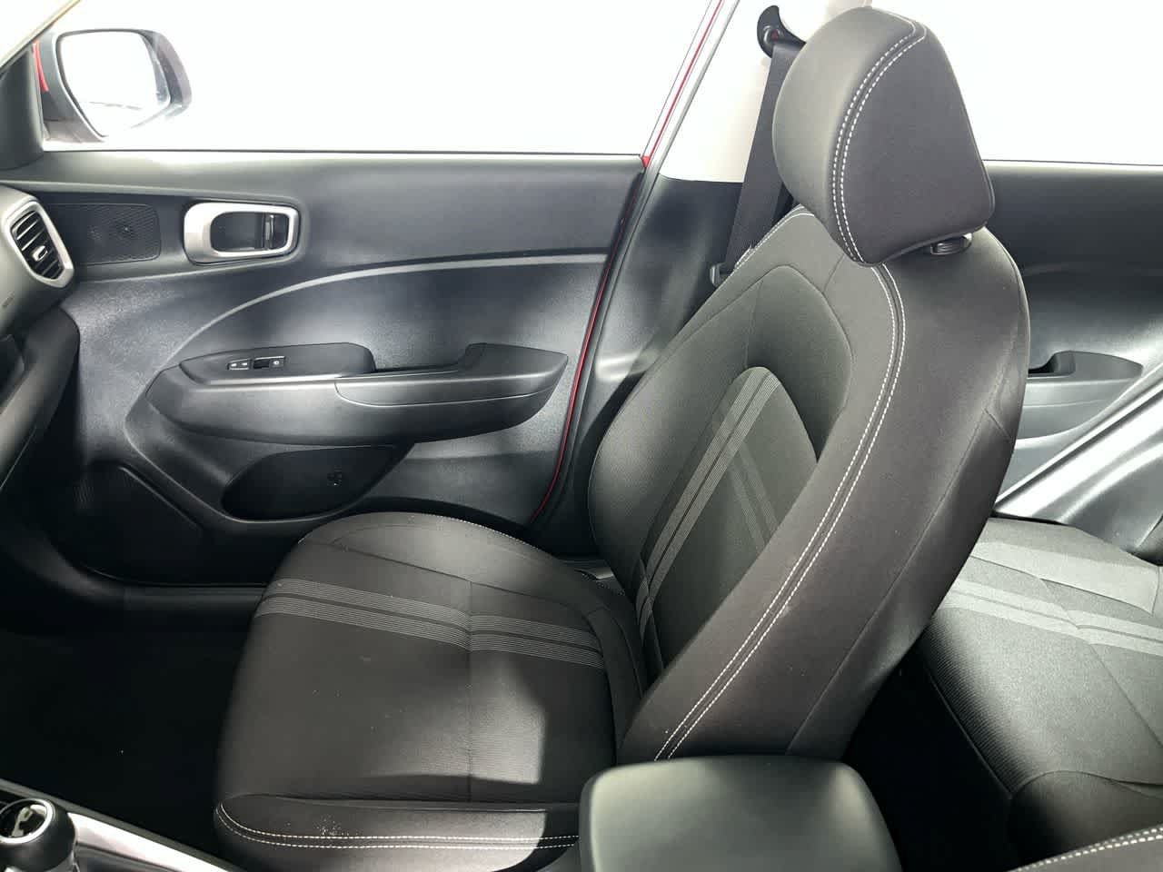 Used 2025 Hyundai Venue SEL FWD image 26