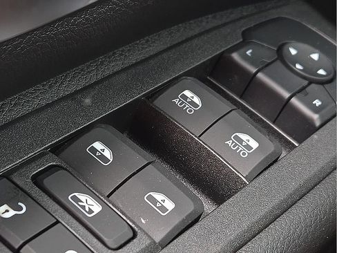 Used 2025 RAM 1500 Warlock AWD/4WD image 32