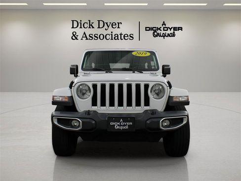 Used 2019 Jeep Wrangler Unlimited Sahara w/ Safety Group image 3