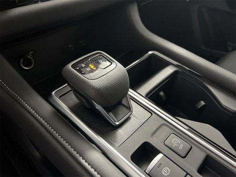 New 2025 Nissan Pathfinder SV image 23