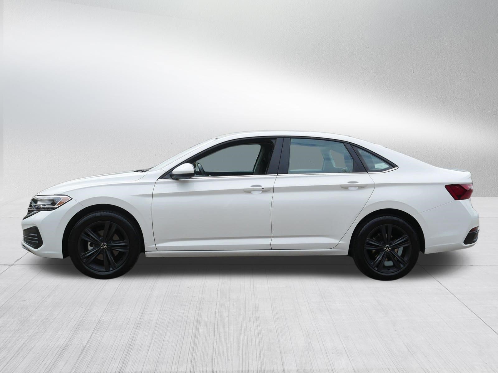 Used 2023 Volkswagen Jetta SE FWD image 4